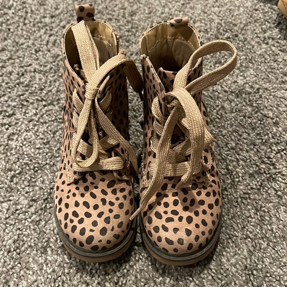 Cat and Jack size 9 leopard spotted boots